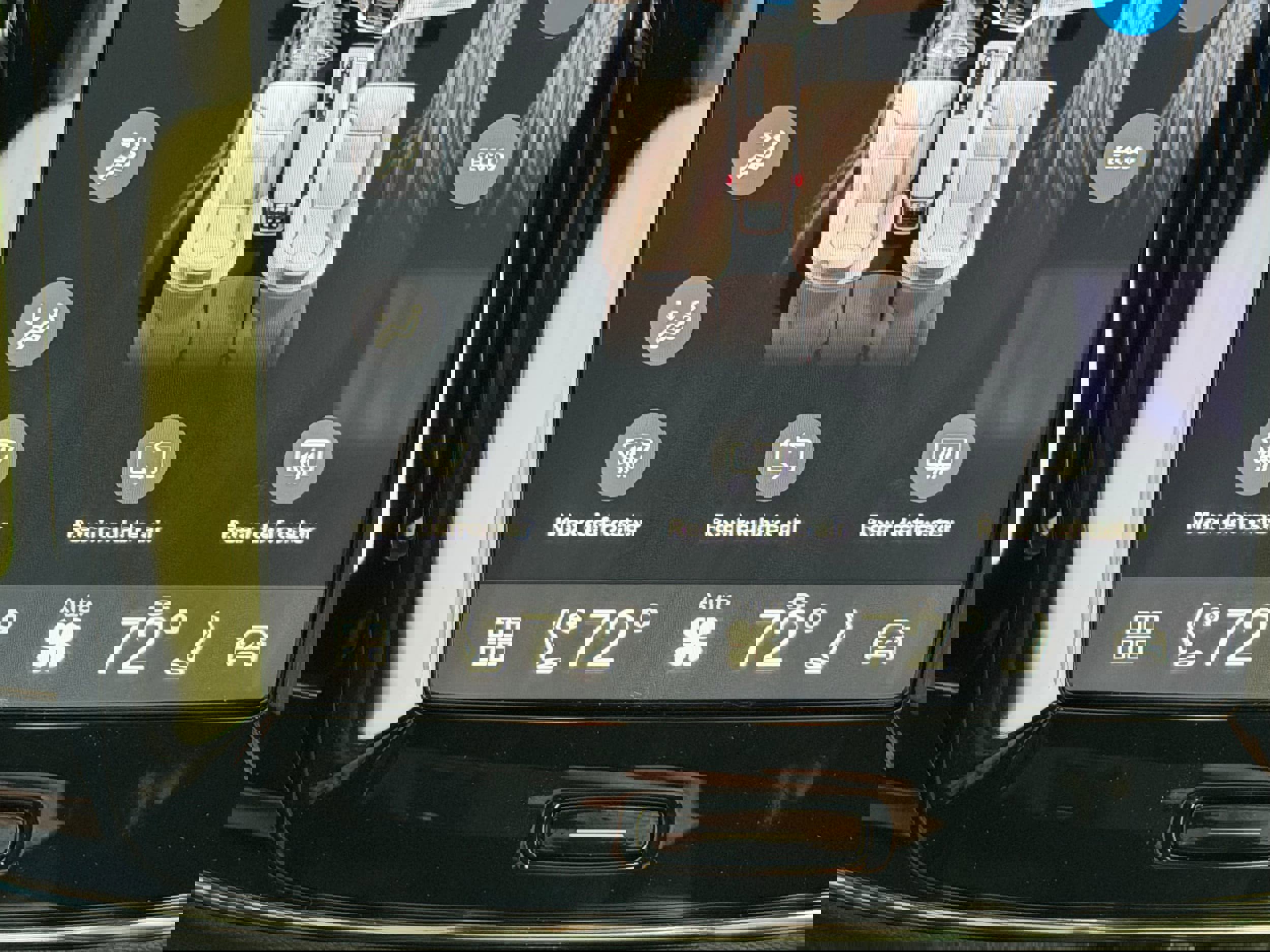 New 2026 Volvo EX40 Plus w/ Climate Package image 17