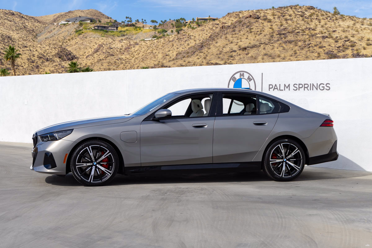 Certified 2026 BMW 550e xDrive w/ Premium Package AWD/4WD image 3