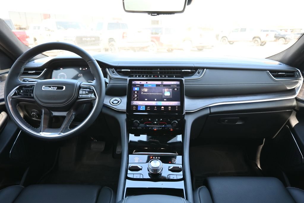 Used 2025 Jeep Grand Cherokee Overland w/ Luxury Tech Group IV image 5