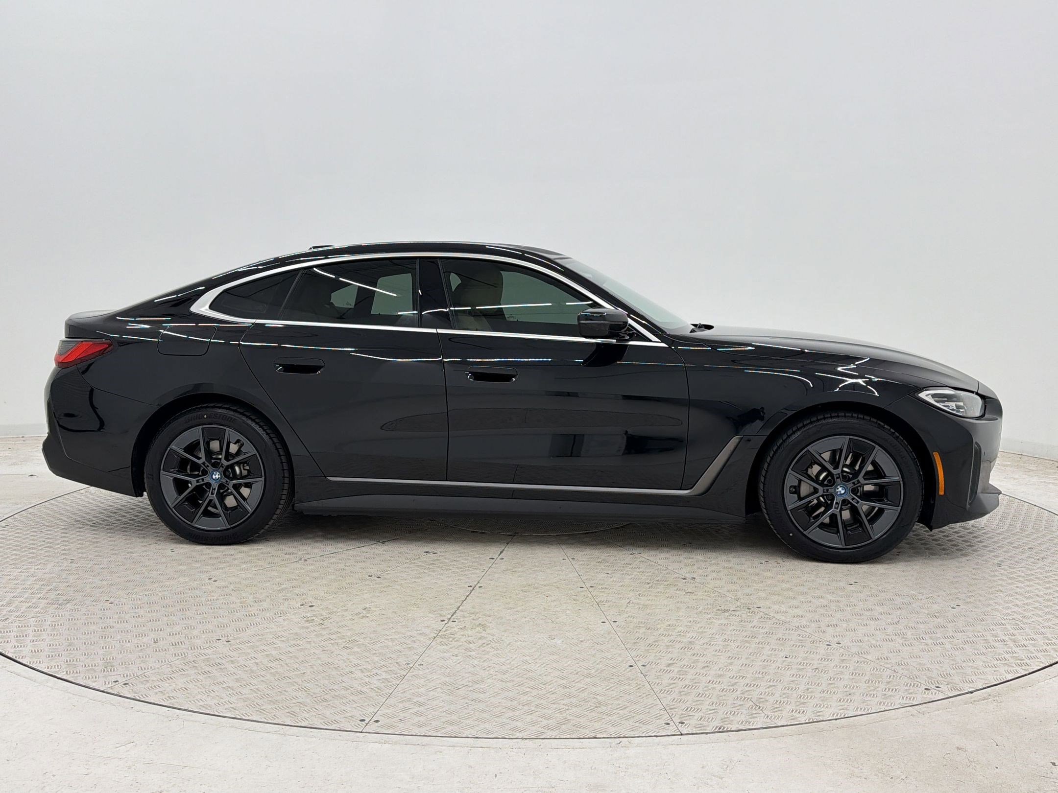 Used 2023 BMW i4 eDrive35 w/ Premium Package image 8