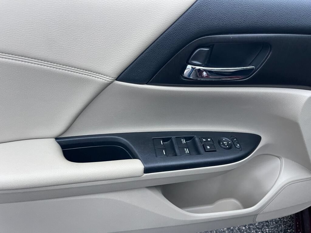 Used 2015 Honda Accord EX image 8