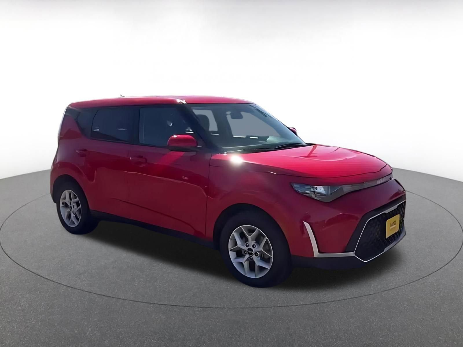 Used 2025 Kia Soul LX w/ LX Technology Package image 2