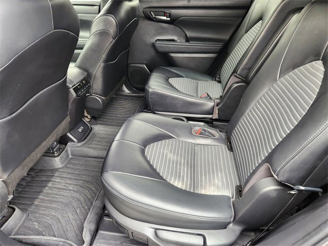 Used 2023 Toyota Highlander XSE image 30