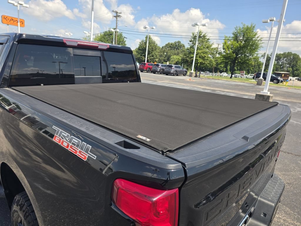Used 2020 Chevrolet Silverado 1500 LT Trail Boss w/ Midnight Edition AWD/4WD image 12