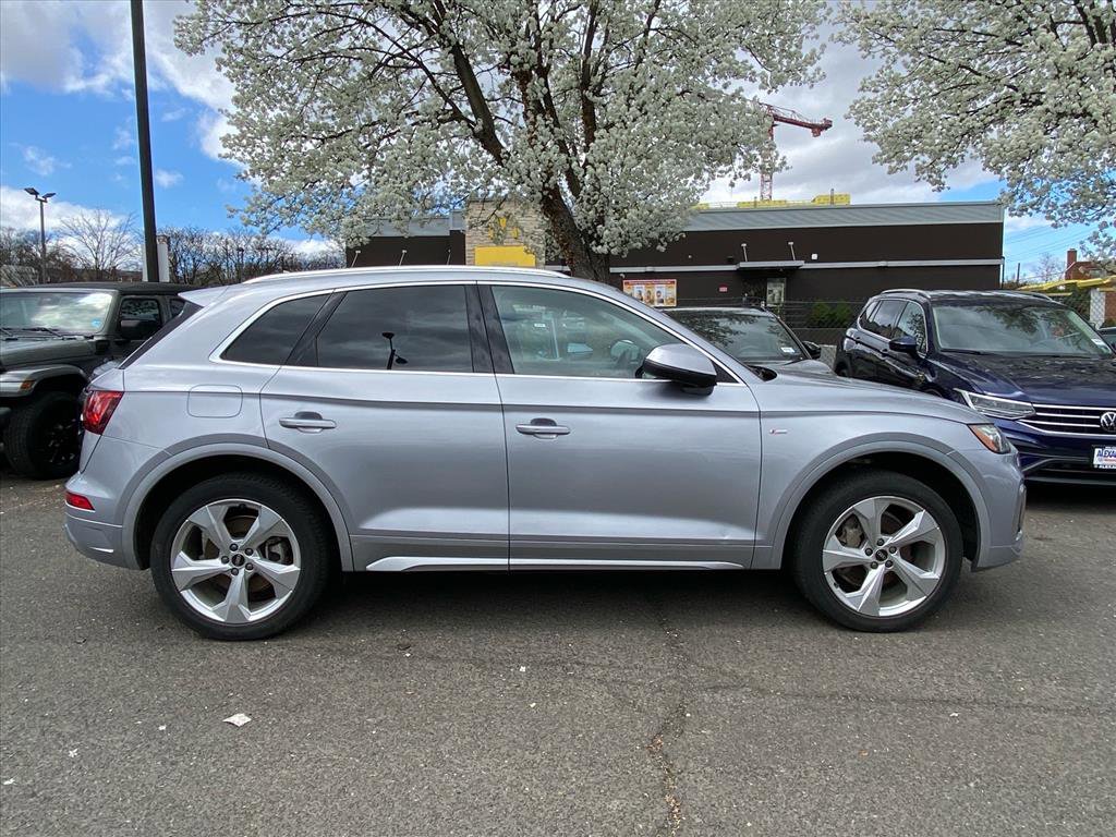 Used 2022 Audi Q5 2.0T Premium Plus w/ Premium Plus Package image 2