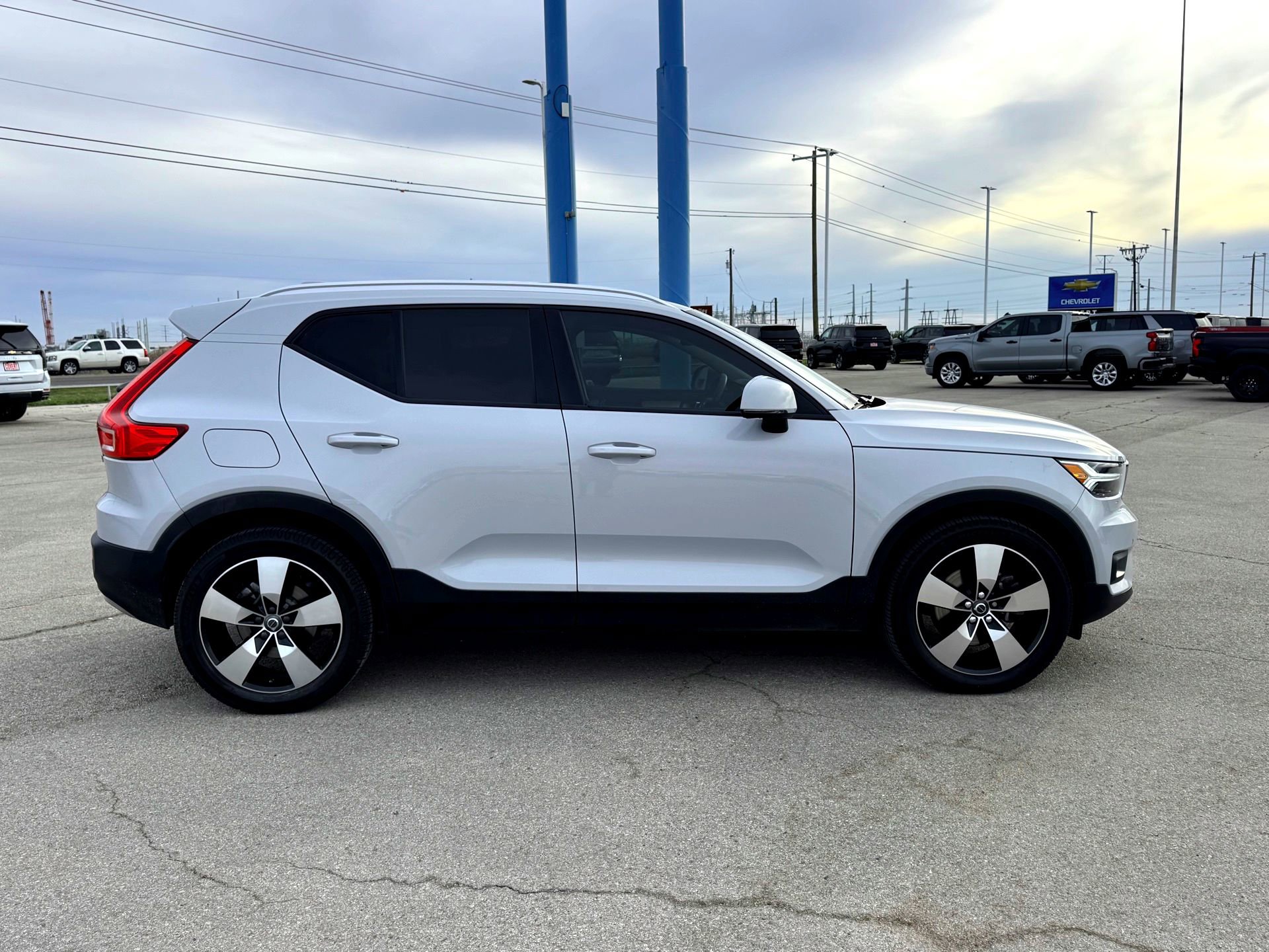 Used 2022 Volvo XC40 T5 Momentum w/ Premium Package image 5
