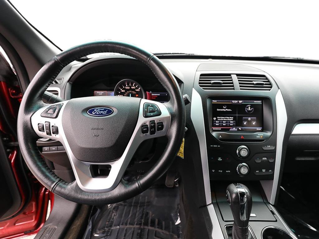 Used 2015 Ford Explorer XLT w/ Equipment Group 202A AWD/4WD image 14
