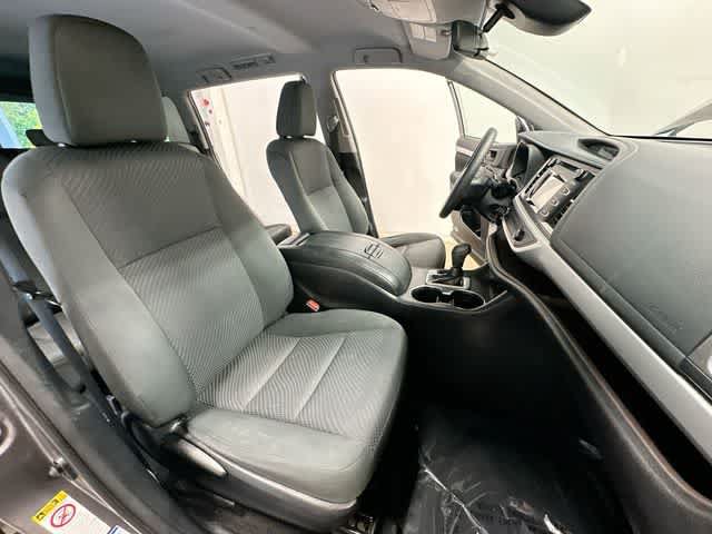 Used 2019 Toyota Highlander LE AWD/4WD image 19