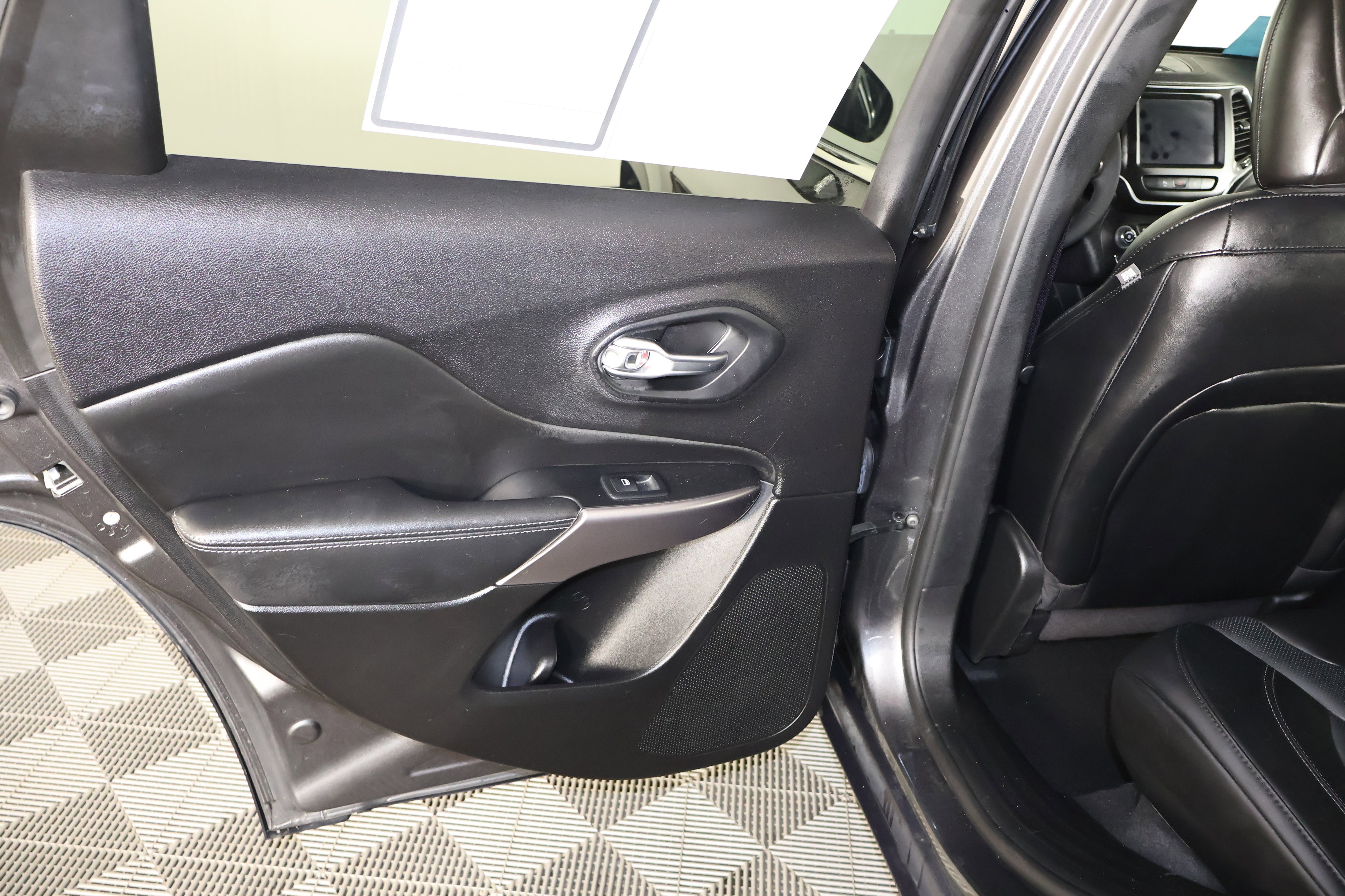 Used 2022 Jeep Cherokee Latitude Lux image 47