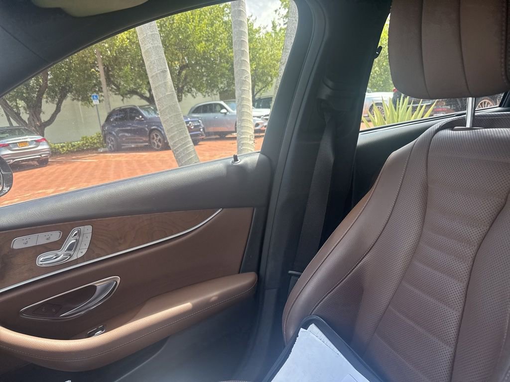 Used 2017 Mercedes-Benz E 400 E 400 image 5