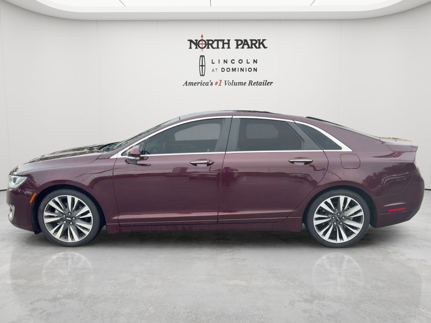 Used 2017 Lincoln MKZ Reserve FWD image 2