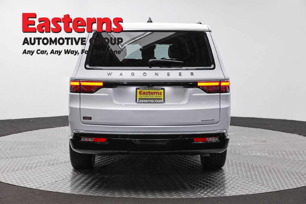 Used 2024 Jeep Wagoneer L Series II w/ Flexible Seating Group AWD/4WD image 8