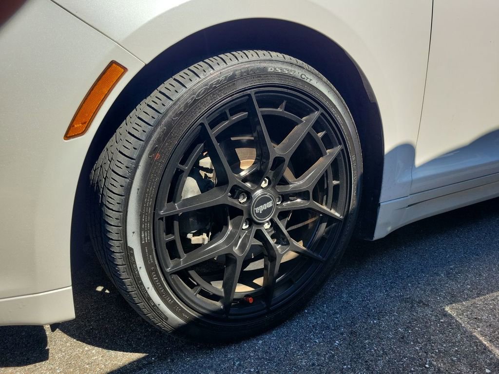 Used 2017 Lincoln MKZ Reserve image 9