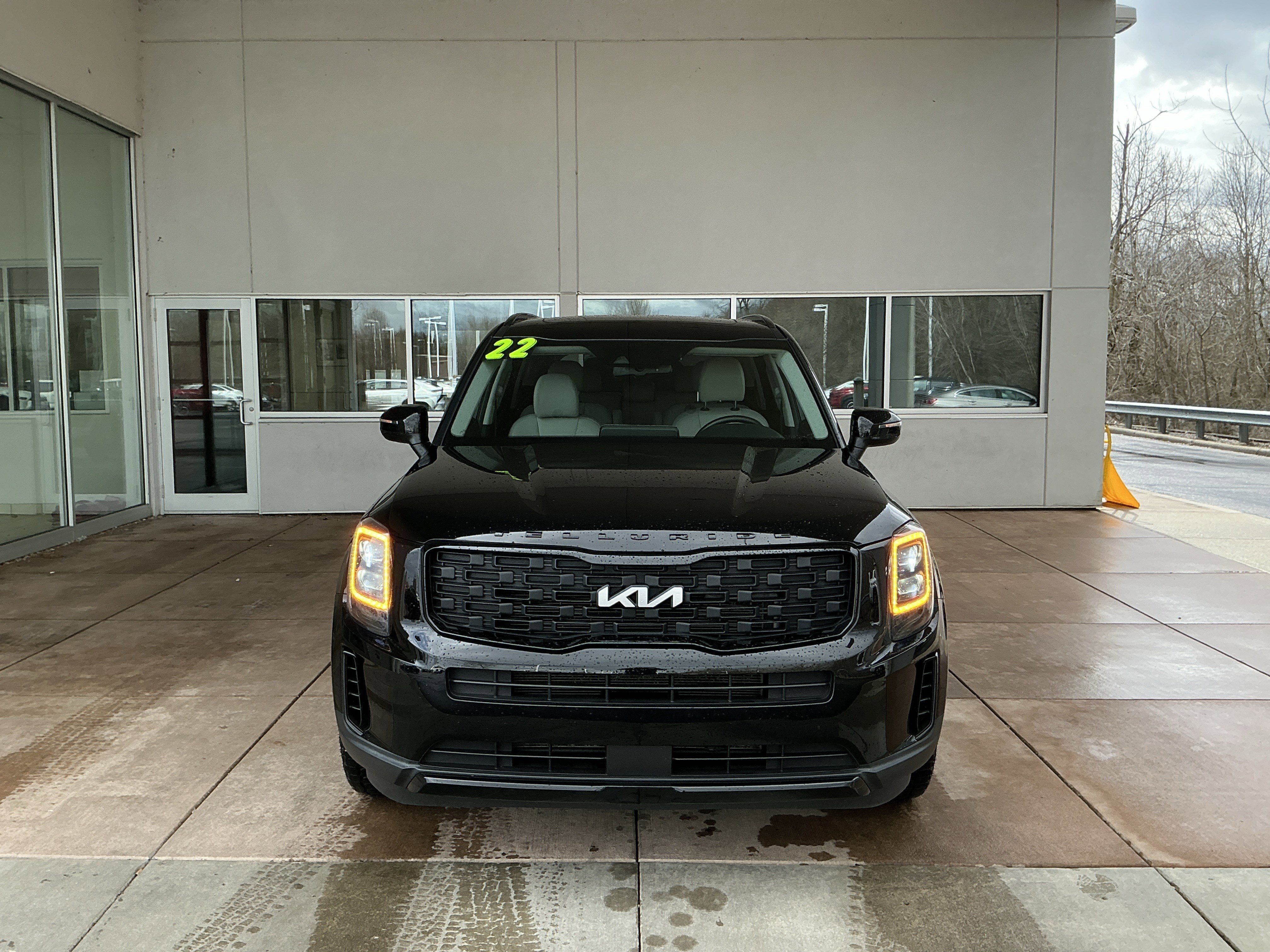 Used 2022 Kia Telluride EX w/ EX Premium Package image 2