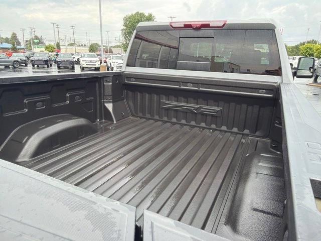 Used 2024 Chevrolet Silverado 2500 ZR2 w/ Technology Package AWD/4WD image 12