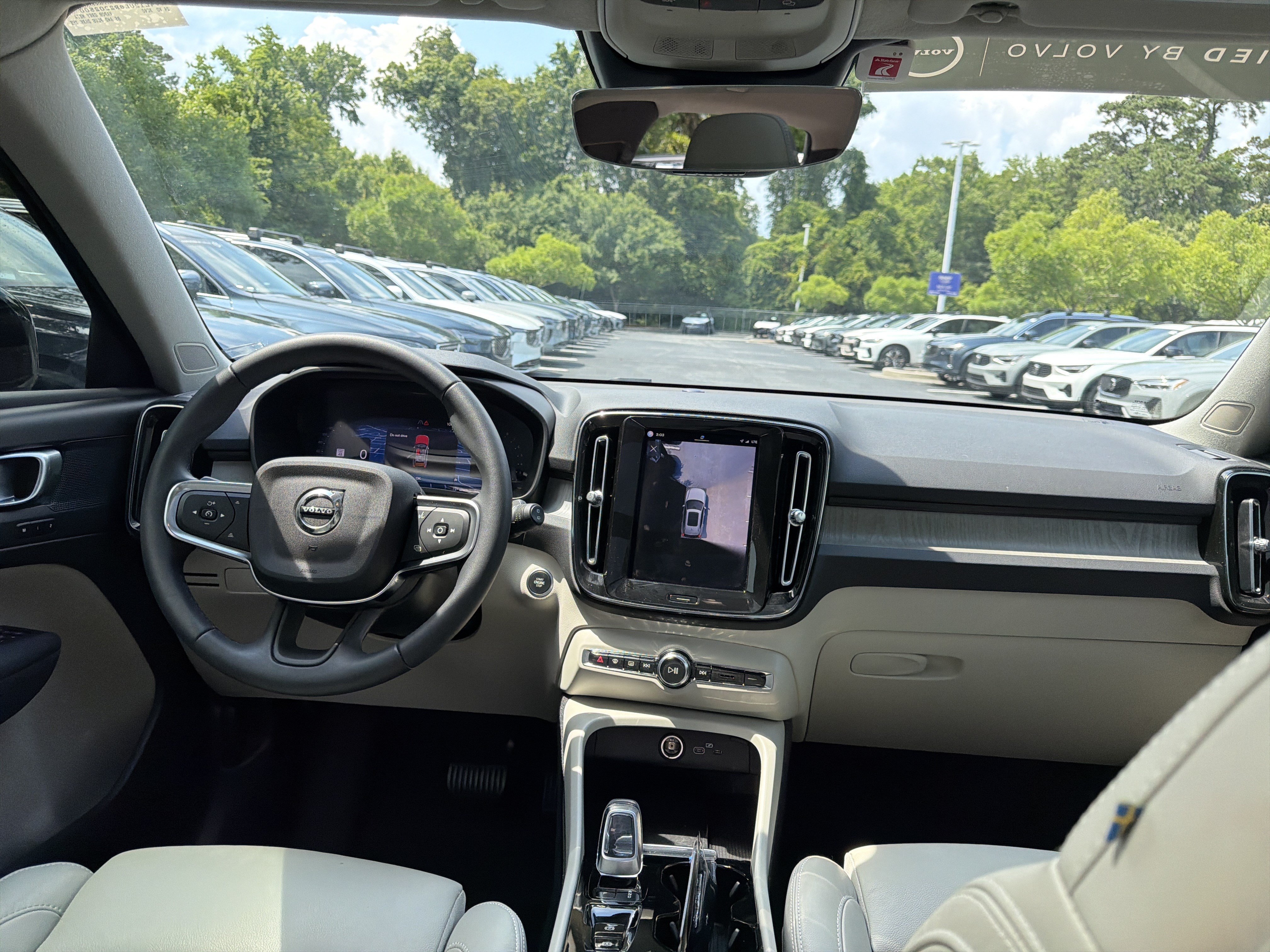 Certified 2024 Volvo XC40 B5 Plus AWD/4WD image 30