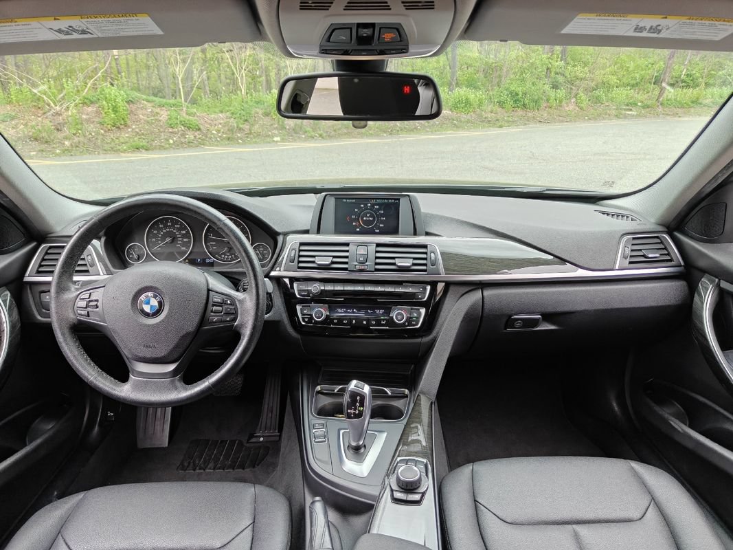 Used 2018 BMW 320i xDrive Sedan w/ Convenience Package AWD/4WD image 11
