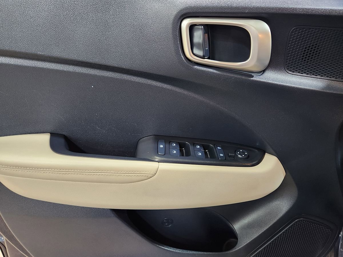 Used 2021 Hyundai Venue FWD image 41