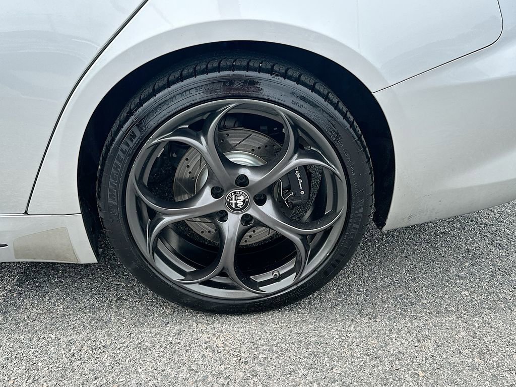 Used 2019 Alfa Romeo Giulia Ti image 24