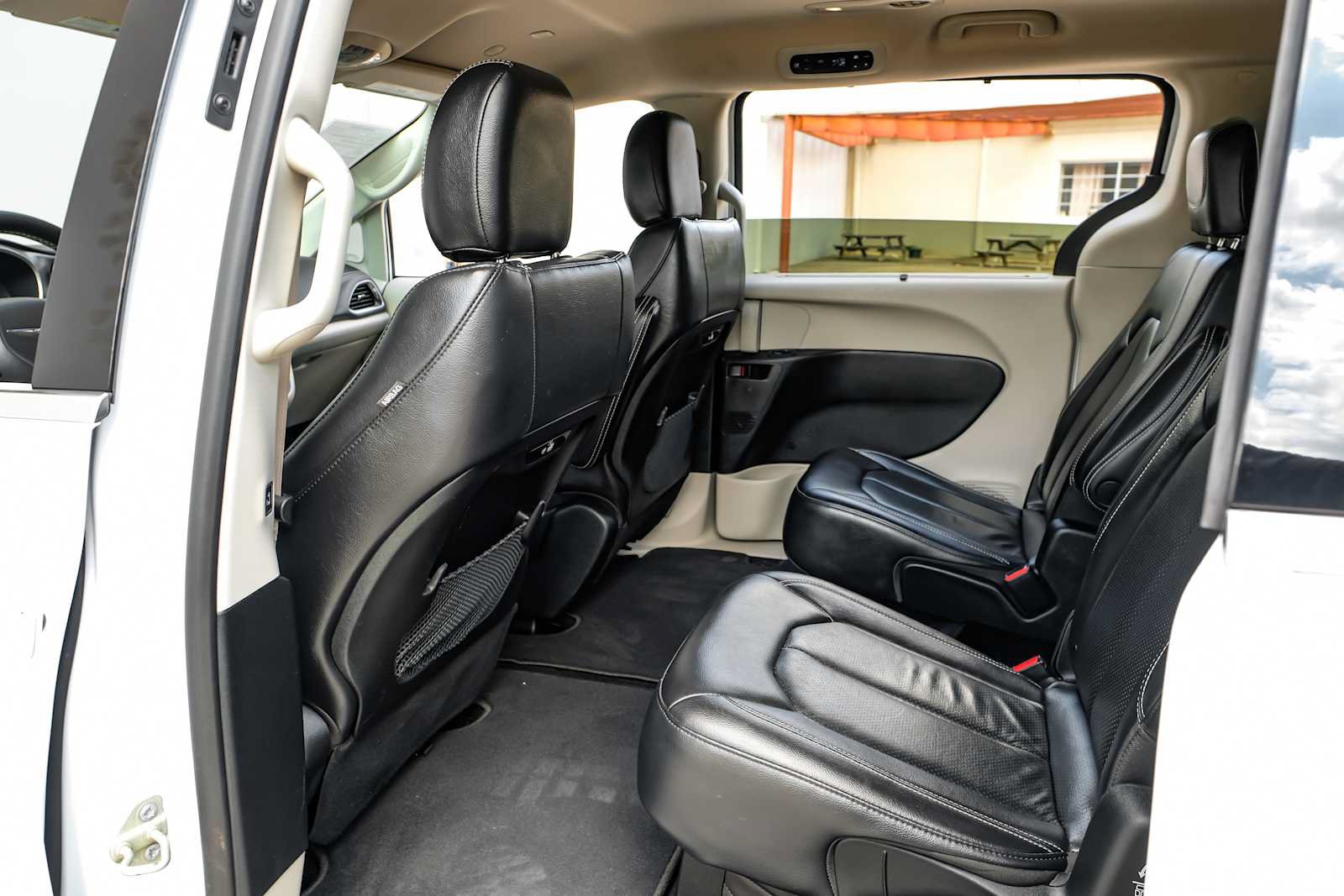 Used 2022 Chrysler Pacifica Touring-L AWD/4WD image 39