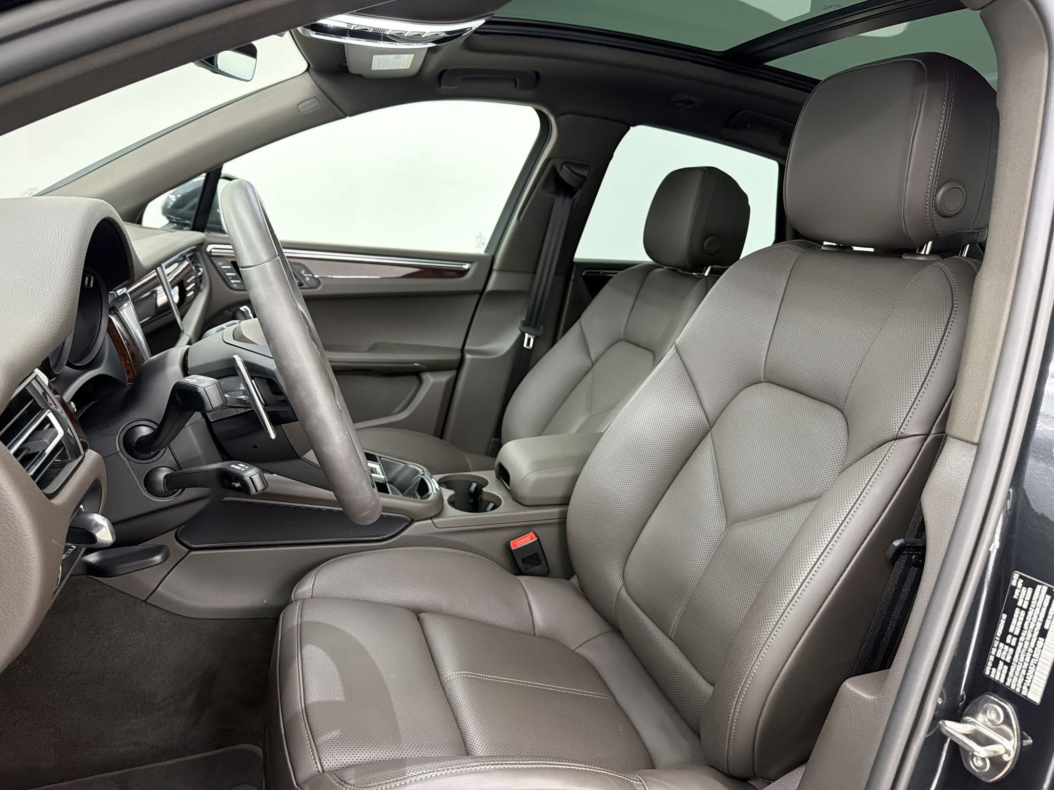 Used 2026 Porsche Macan AWD/4WD image 28