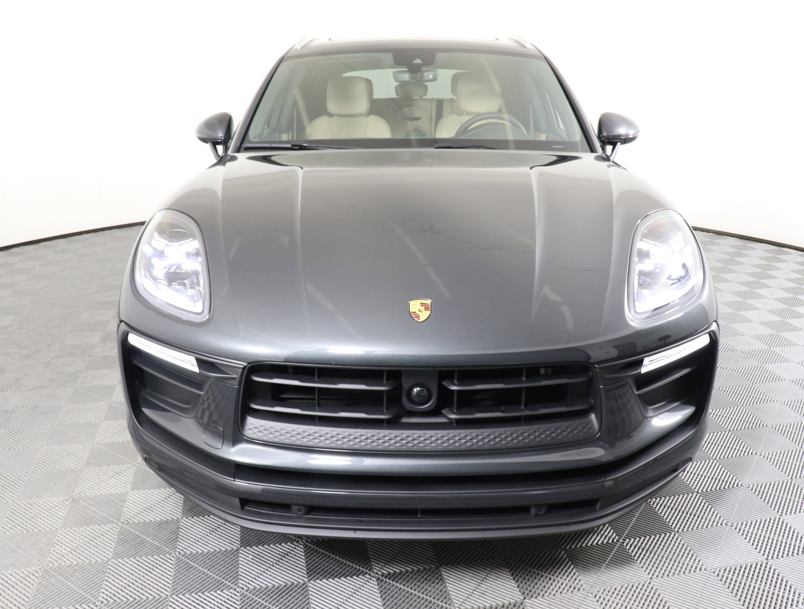 Used 2025 Porsche Macan image 14