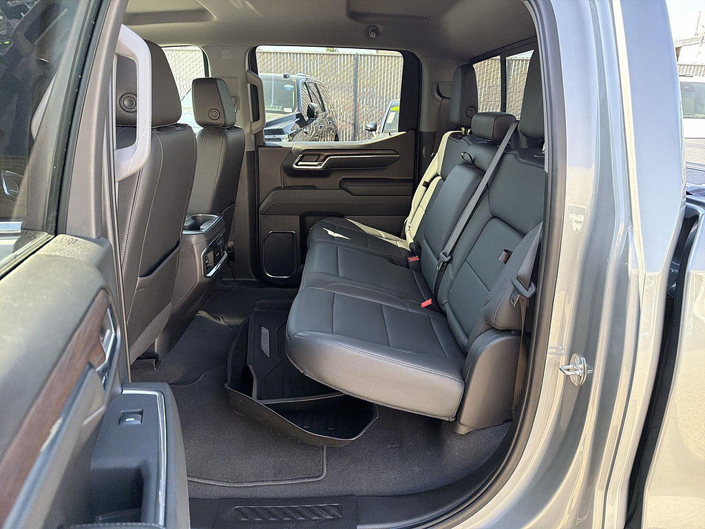 Used 2024 GMC Sierra 1500 SLT w/ SLT Premium Plus Package AWD/4WD image 24
