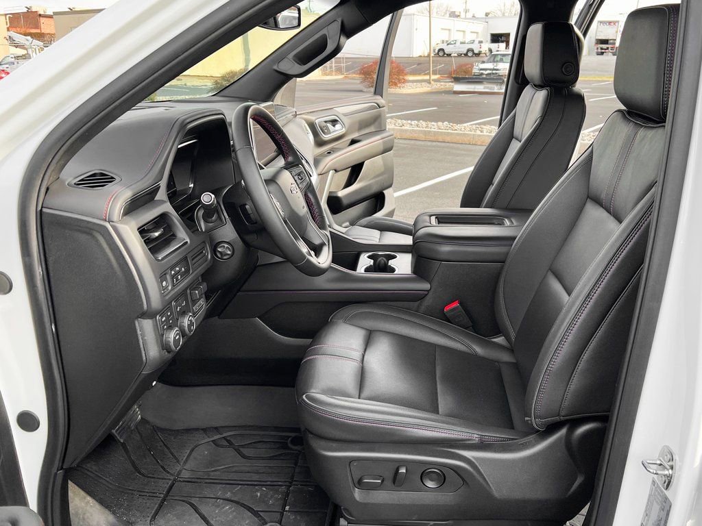 Used 2024 Chevrolet Suburban RST image 2