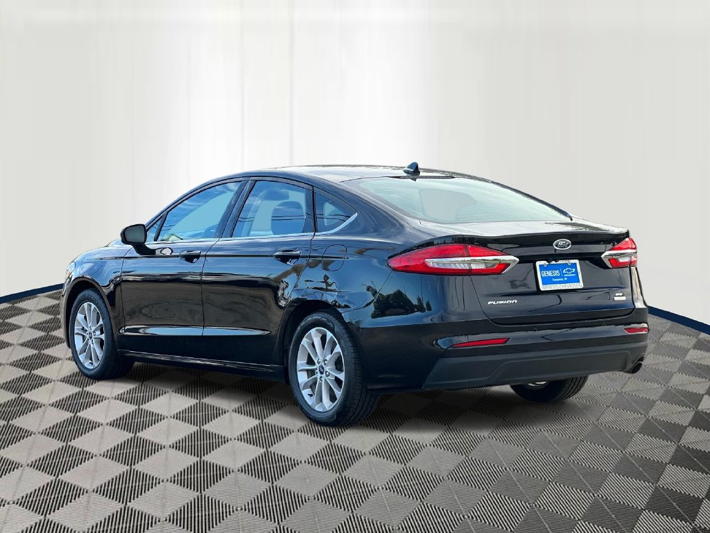 Used 2020 Ford Fusion SE FWD image 3