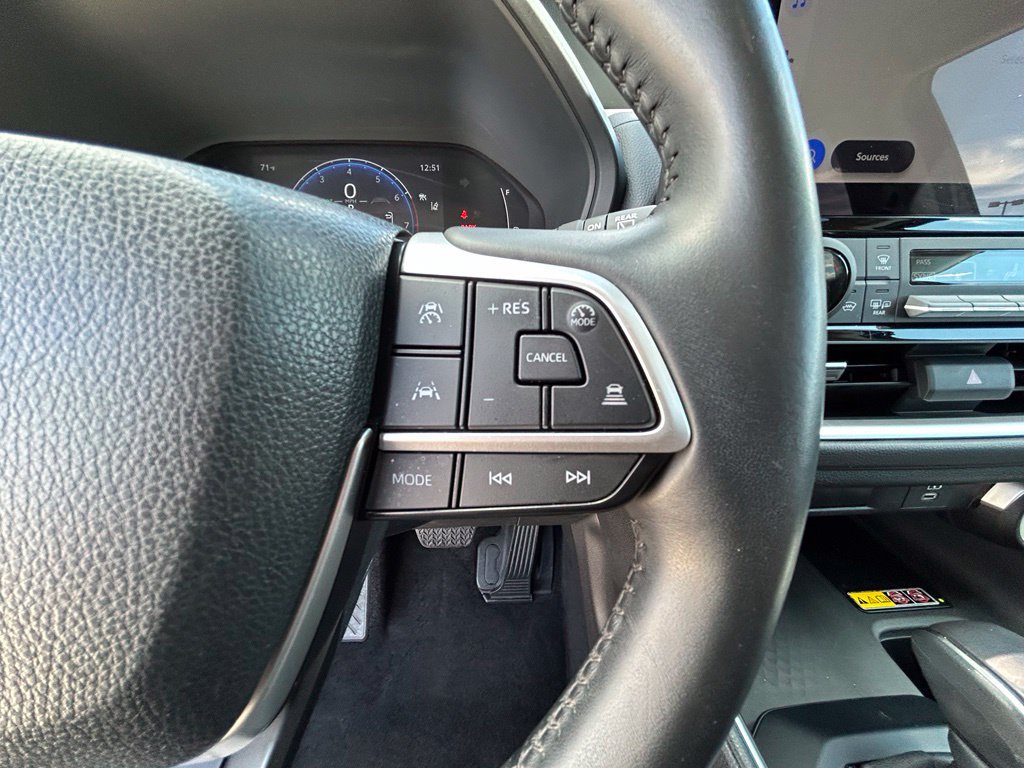 Used 2025 Toyota Grand Highlander AWD image 12