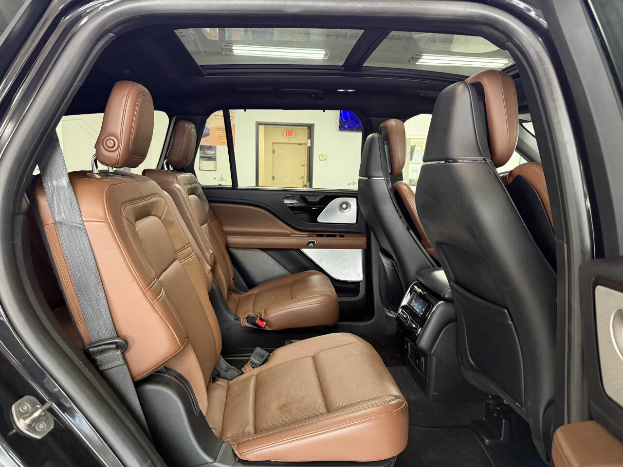 Used 2020 Lincoln Aviator Reserve w/ Equipment Group 202A image 21