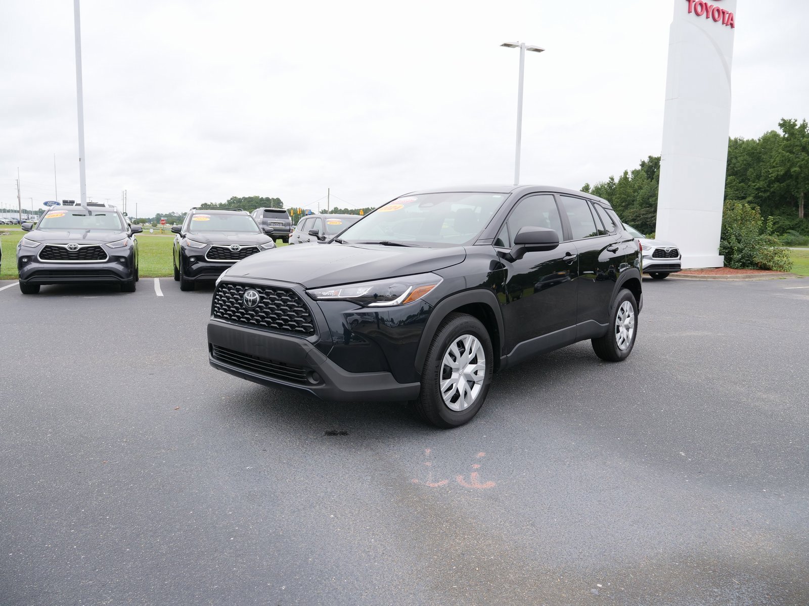 Used 2024 Toyota Corolla Cross L image 8