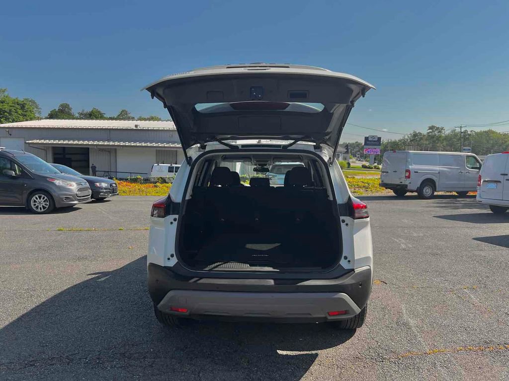Used 2023 Nissan Rogue S image 29
