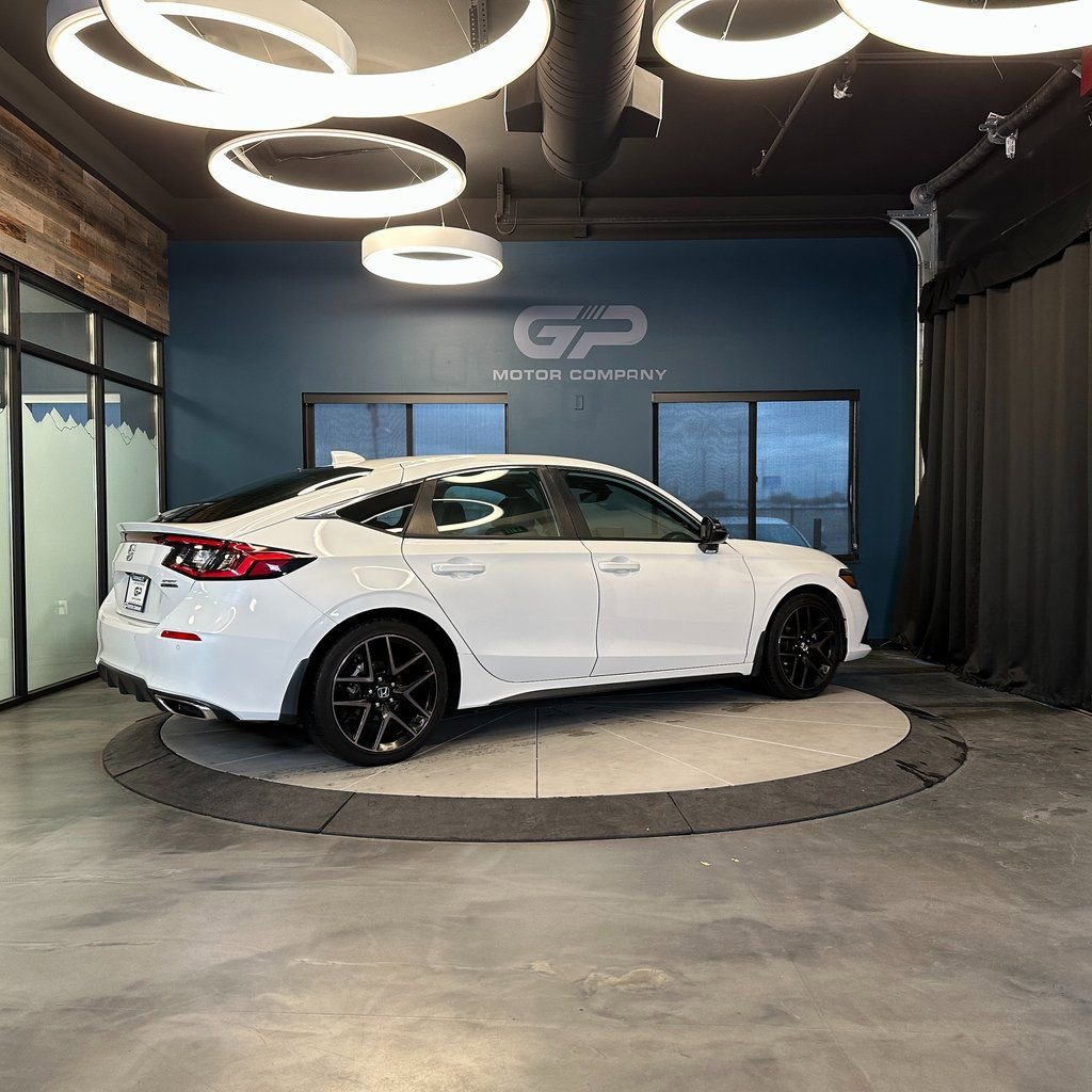 Used 2022 Honda Civic Sport Touring image 3