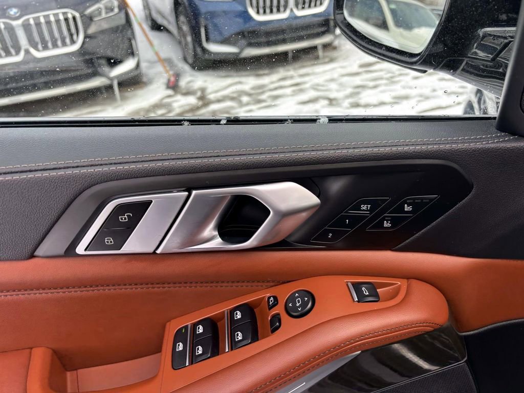 Certified 2022 BMW X5 xDrive40i w/ M Sport Package image 12