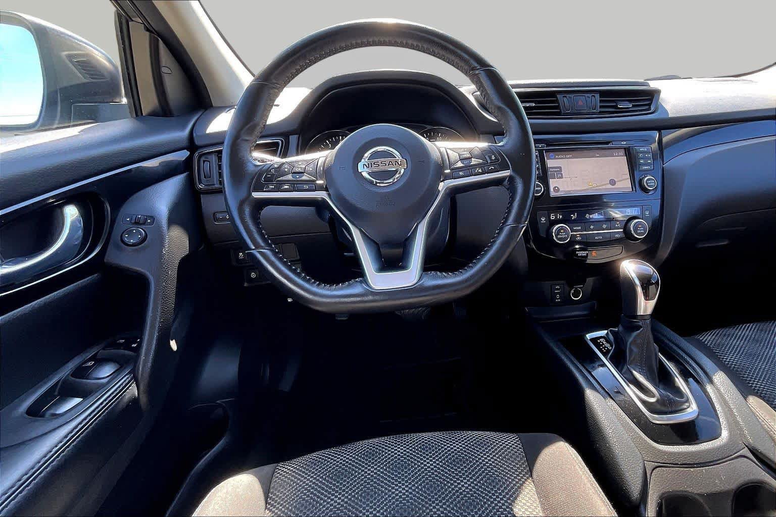 Used 2018 Nissan Rogue Sport SV w/ SV Technology Package FWD image 6