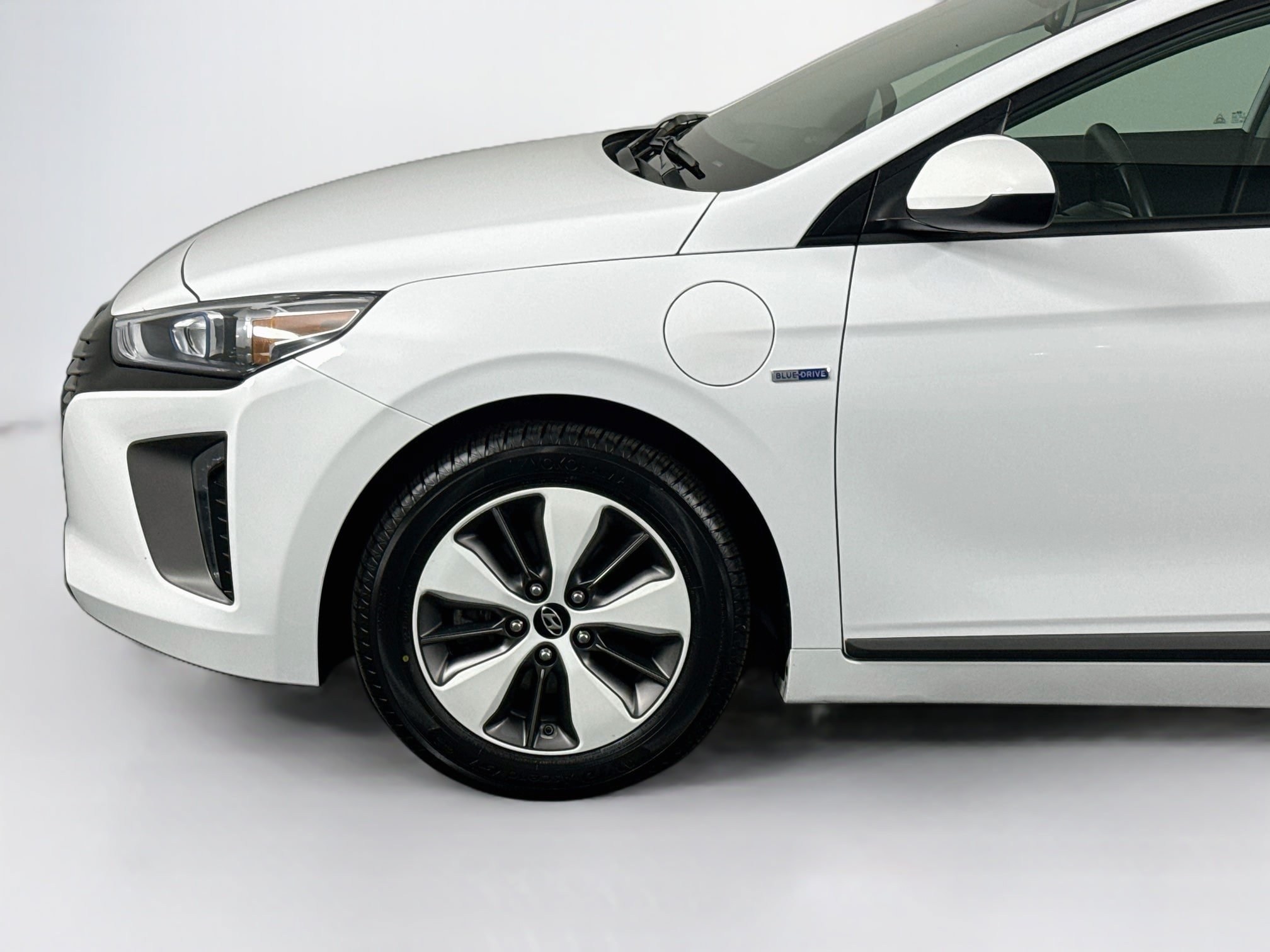 Used 2019 Hyundai Ioniq Plug-In Hybrid FWD image 40