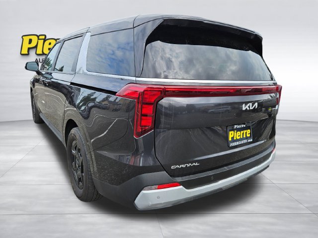 Used 2025 Kia Carnival FWD image 4