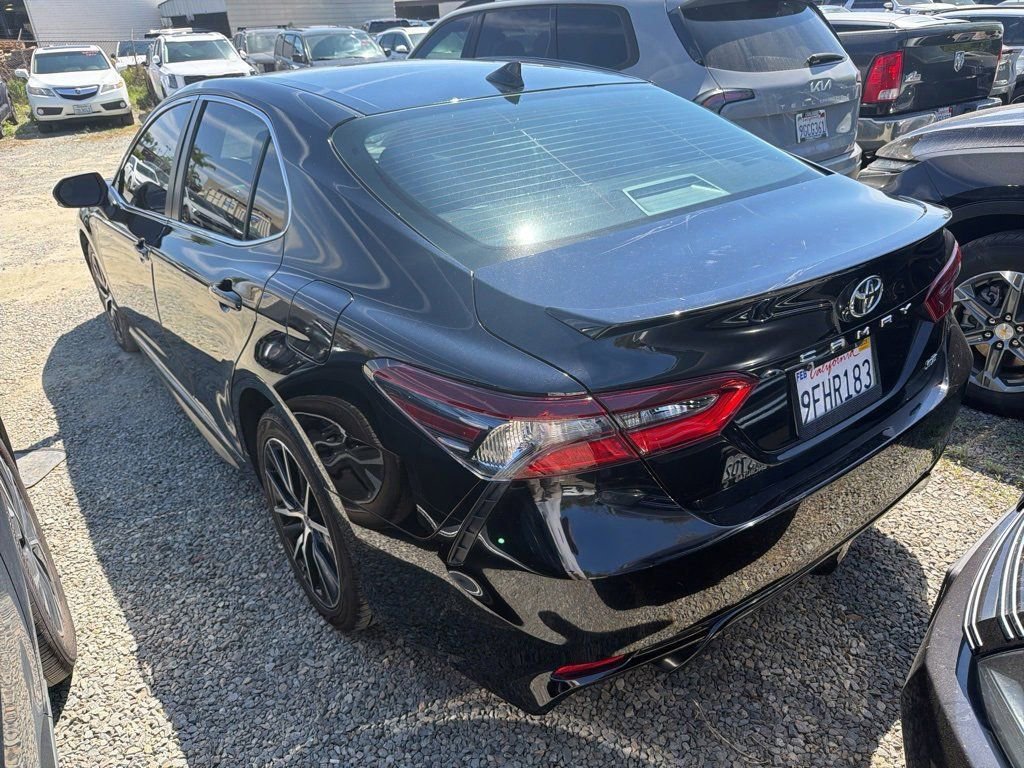Used 2023 Toyota Camry SE image 5