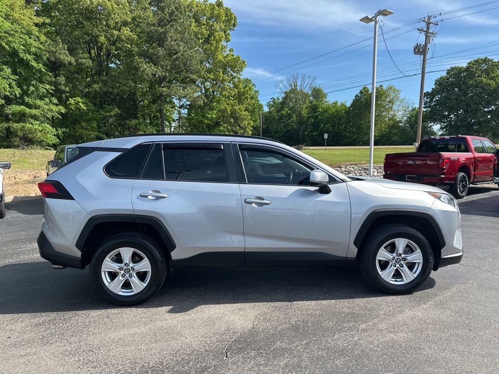 Used 2019 Toyota RAV4 XLE FWD image 2