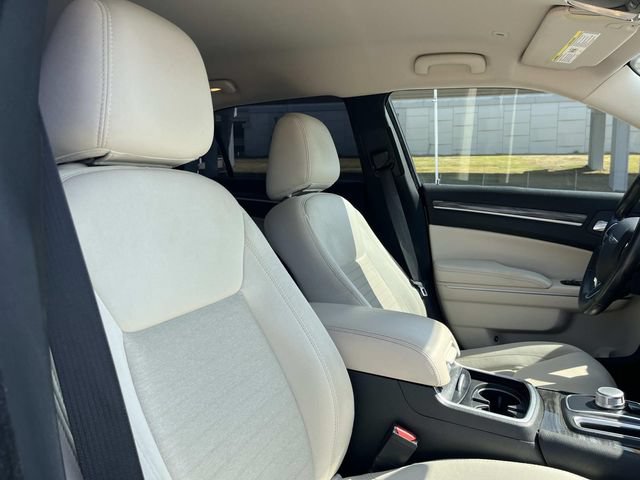 Used 2019 Chrysler 300 Touring w/ Driver Convenience Group RWD image 17