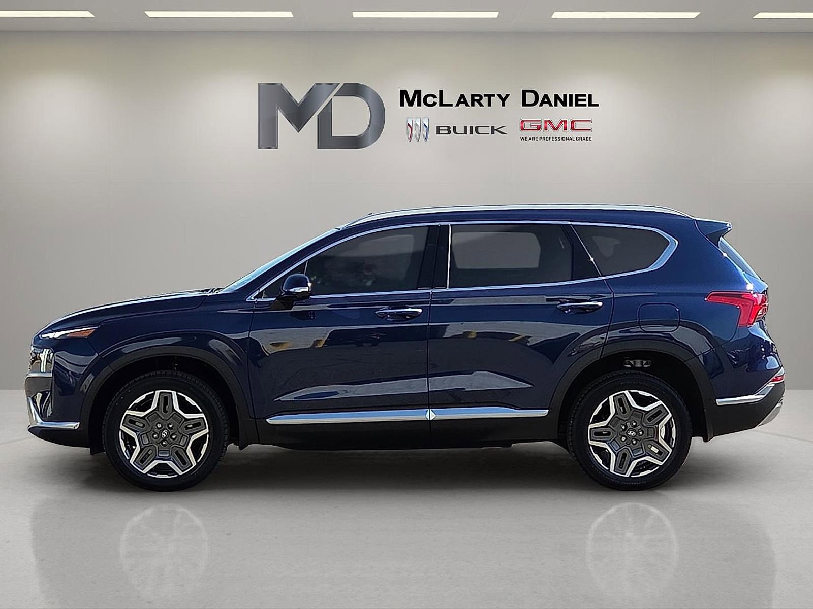 Used 2023 Hyundai Santa Fe Limited image 3