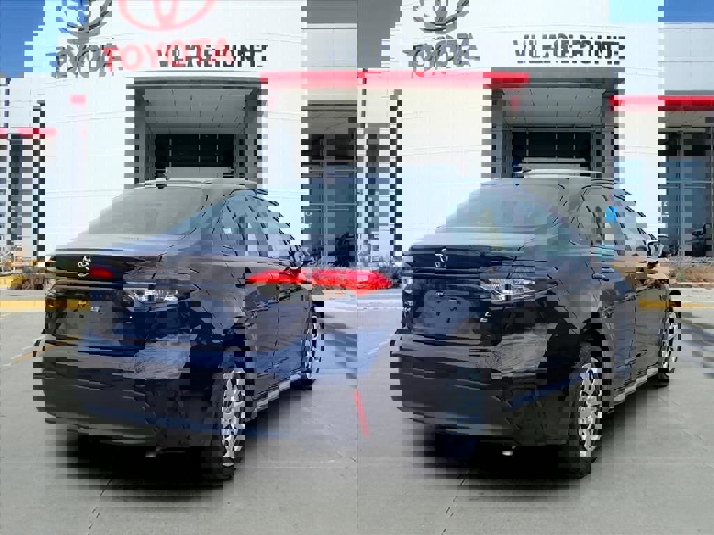 Used 2024 Toyota Corolla LE image 4