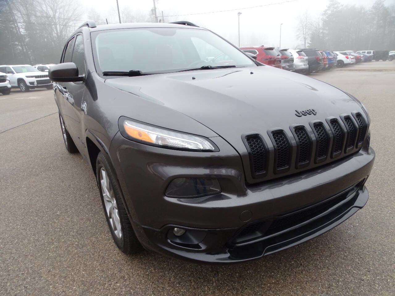 Used 2018 Jeep Cherokee Latitude w/ Quick Order Package 26T image 4