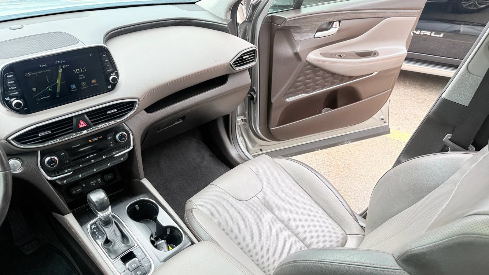 Used 2020 Hyundai Santa Fe Limited FWD image 5