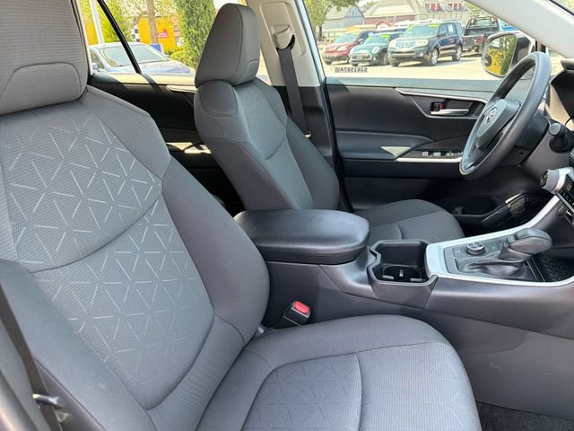 Used 2025 Toyota RAV4 XLE AWD/4WD image 25