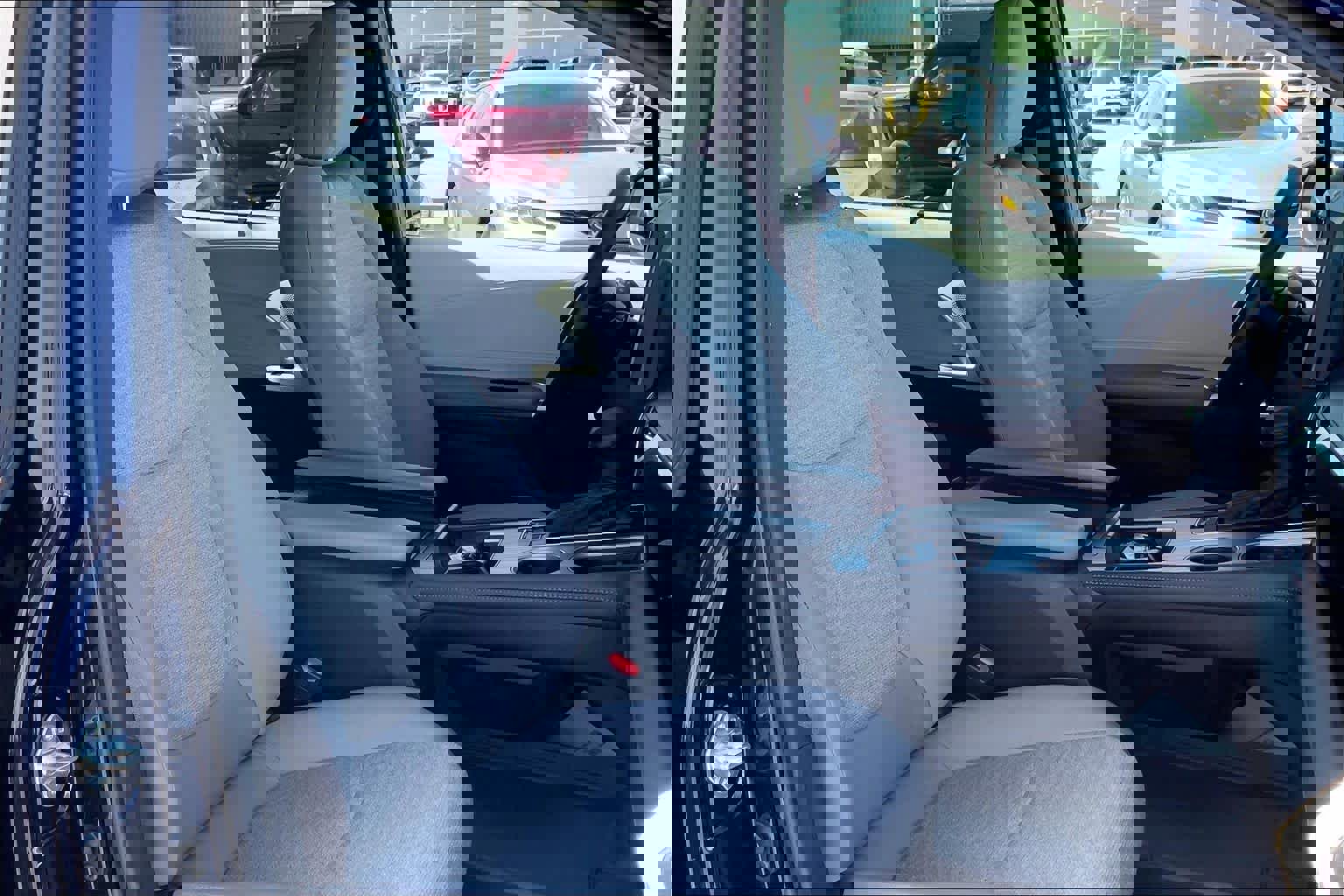 Used 2025 Toyota Sienna LE w/ LE Plus Package image 9