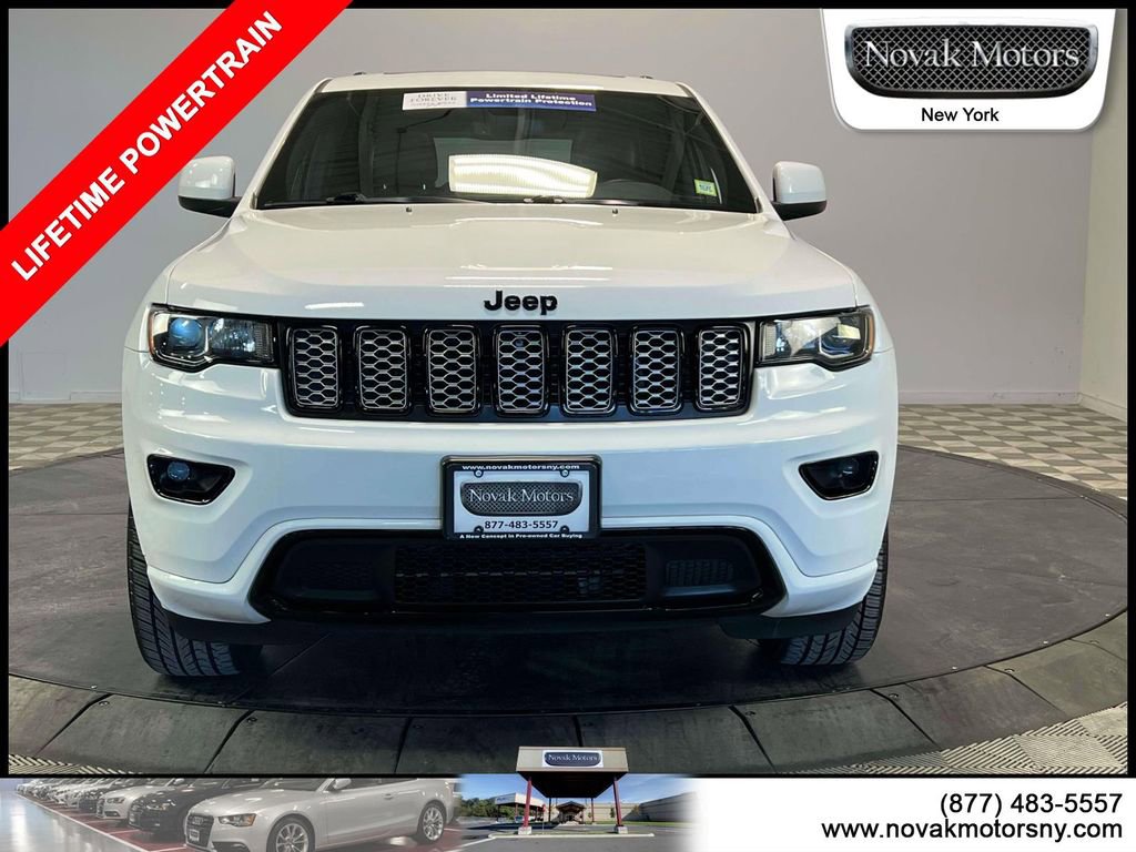 Used 2022 Jeep Grand Cherokee Laredo X image 2