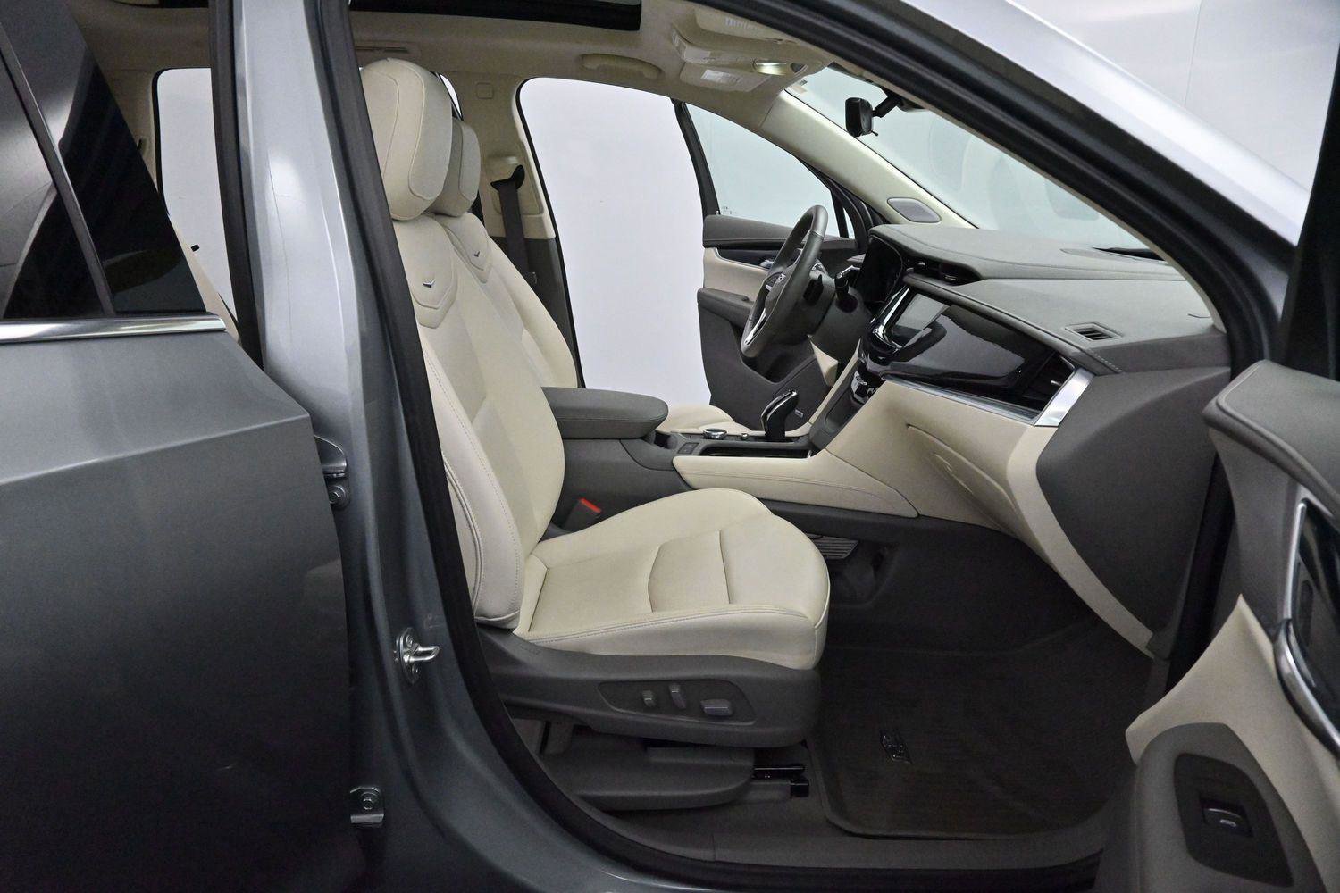 Certified 2025 Cadillac XT6 Premium Luxury w/ Technology Package FWD image 33