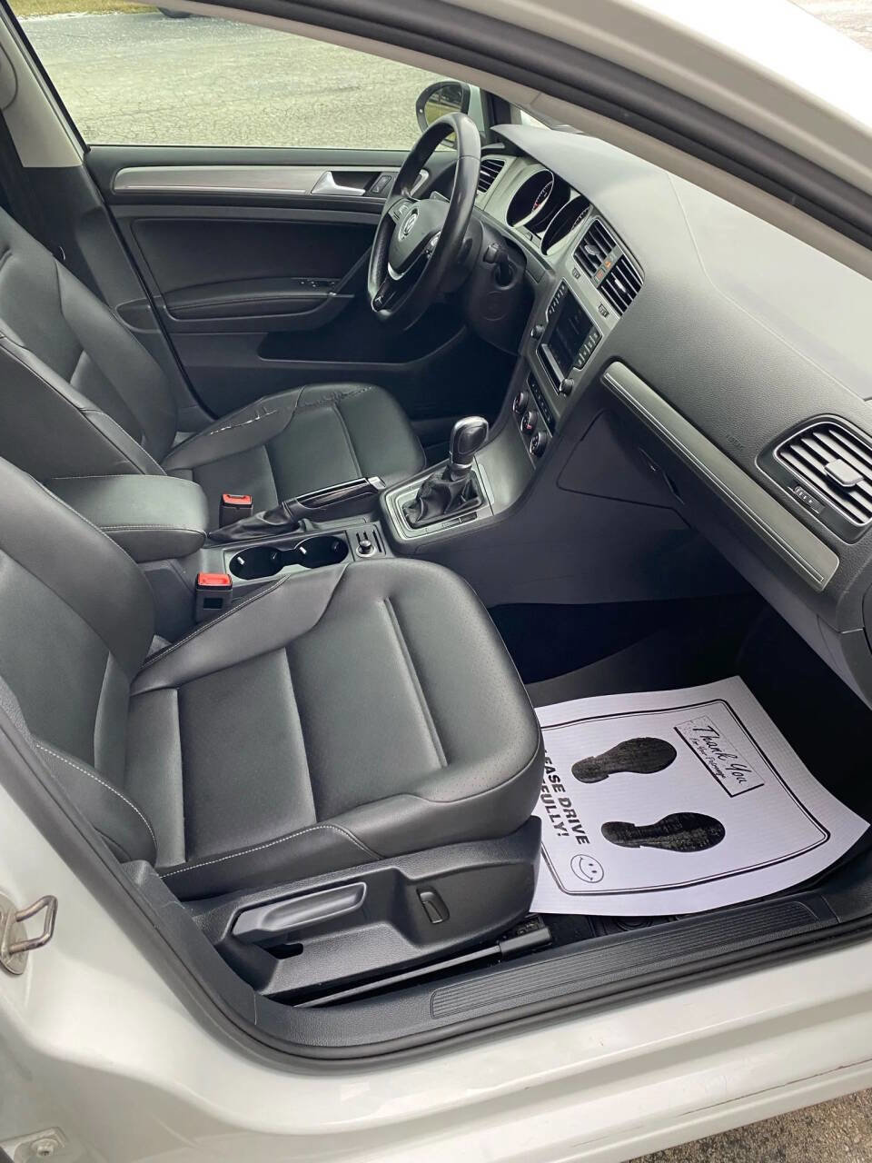 Used 2016 Volkswagen Golf S image 27